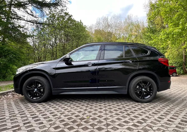 bmw x1 BMW X1 cena 93000 przebieg: 106055, rok produkcji 2018 z Poznań